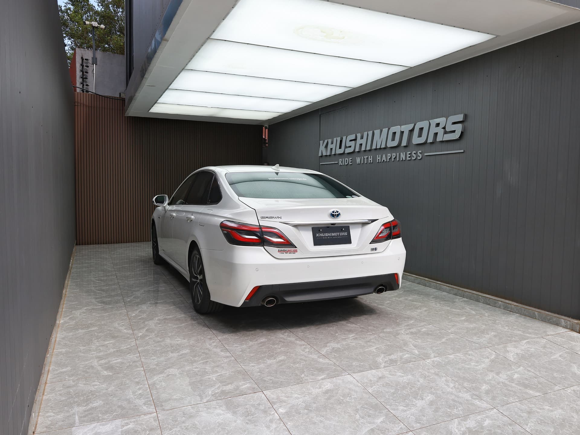 2018 Toyota Crown image-4
