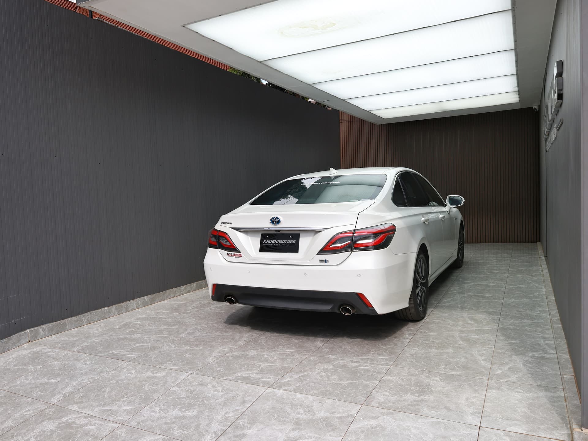 2018 Toyota Crown image-6