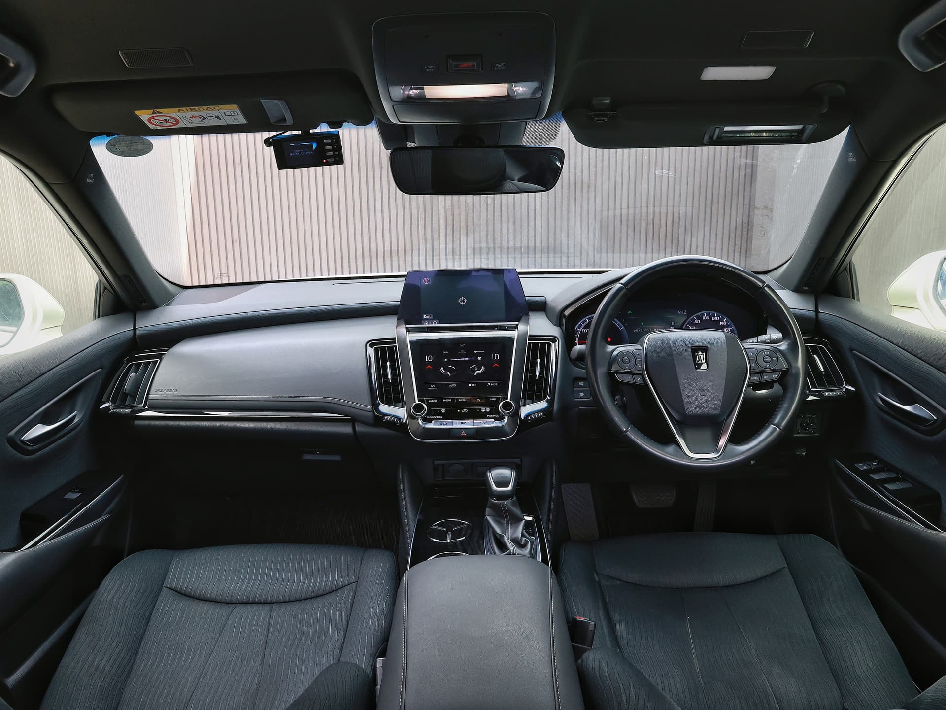 2018 Toyota Crown image-9
