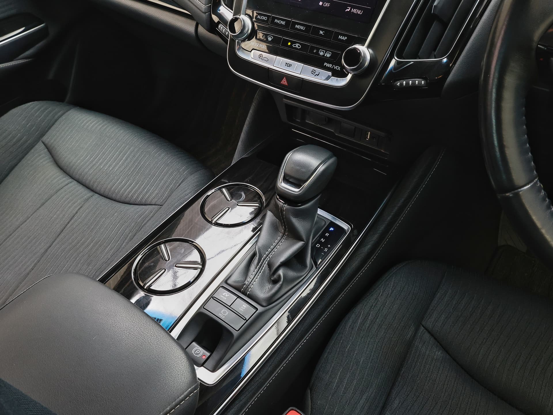 2018 Toyota Crown image-11