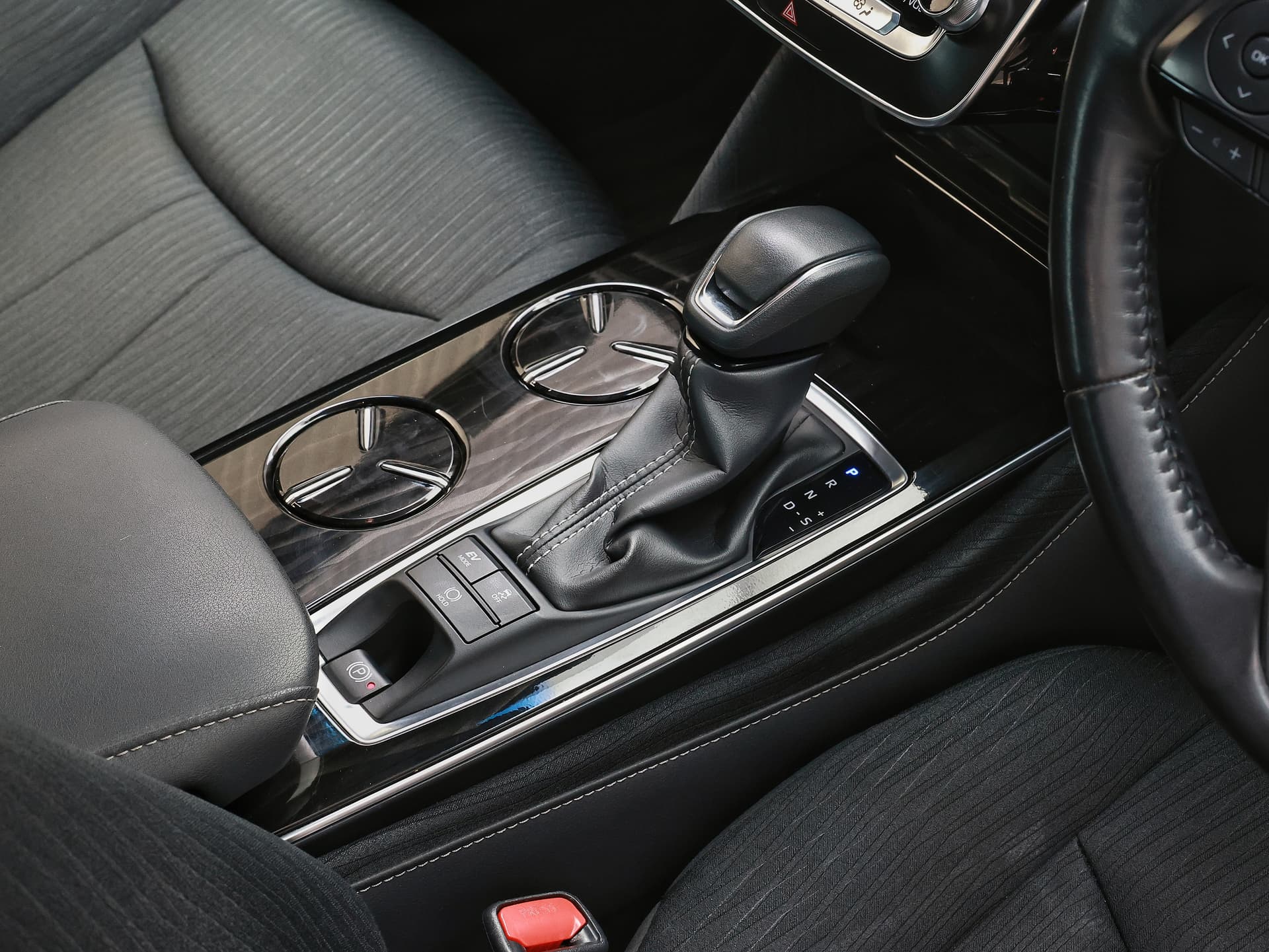 2018 Toyota Crown image-12