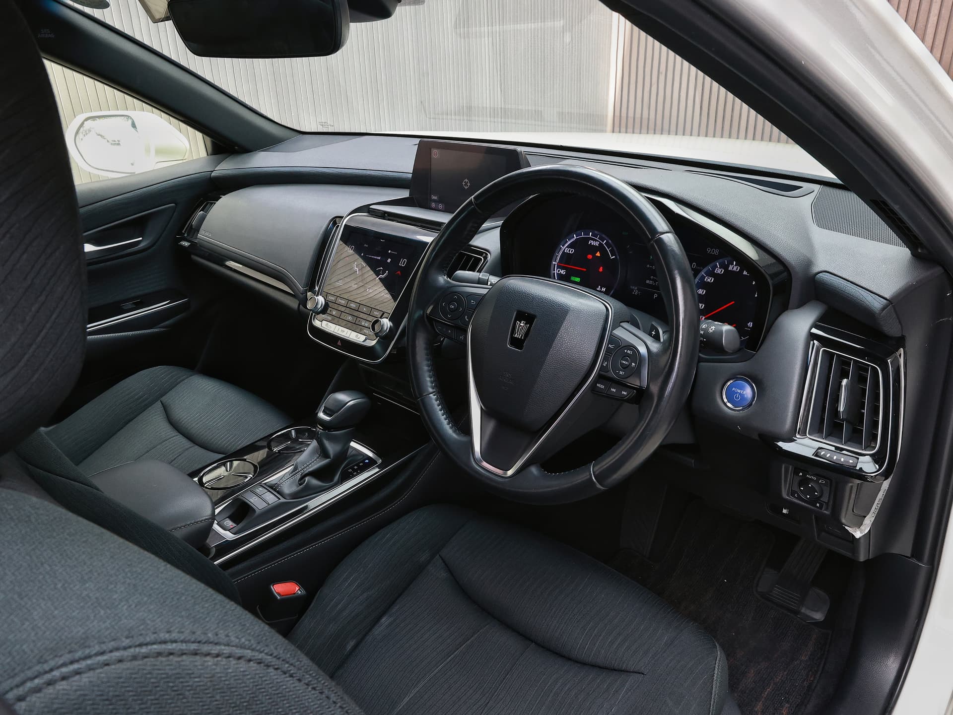 2018 Toyota Crown image-8