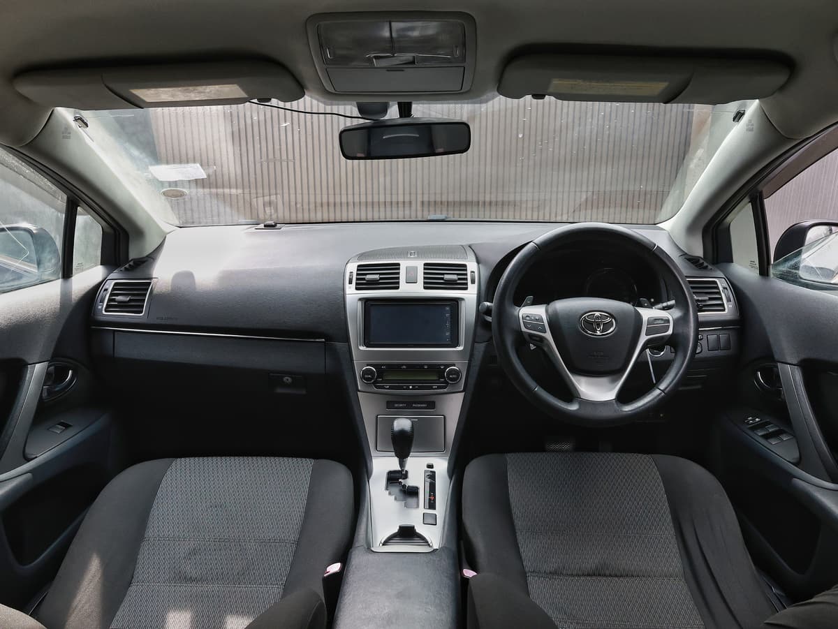 2012 Toyota Avensis Xi image-9