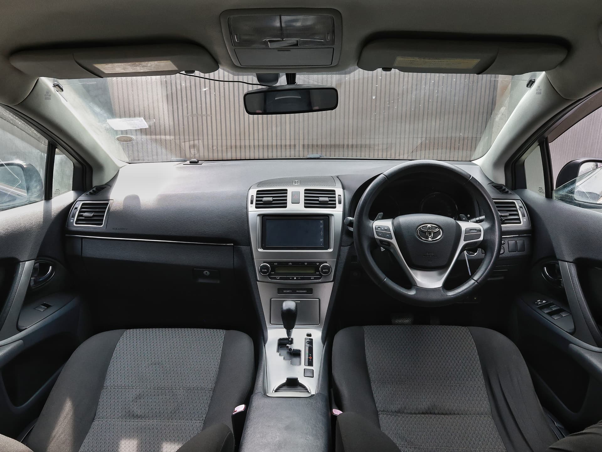 2012 Toyota Avensis Xi image-9