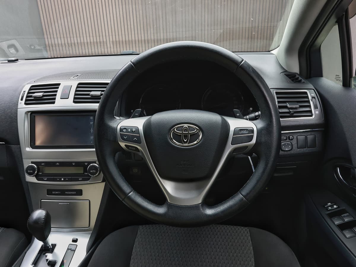 2012 Toyota Avensis Xi image-10