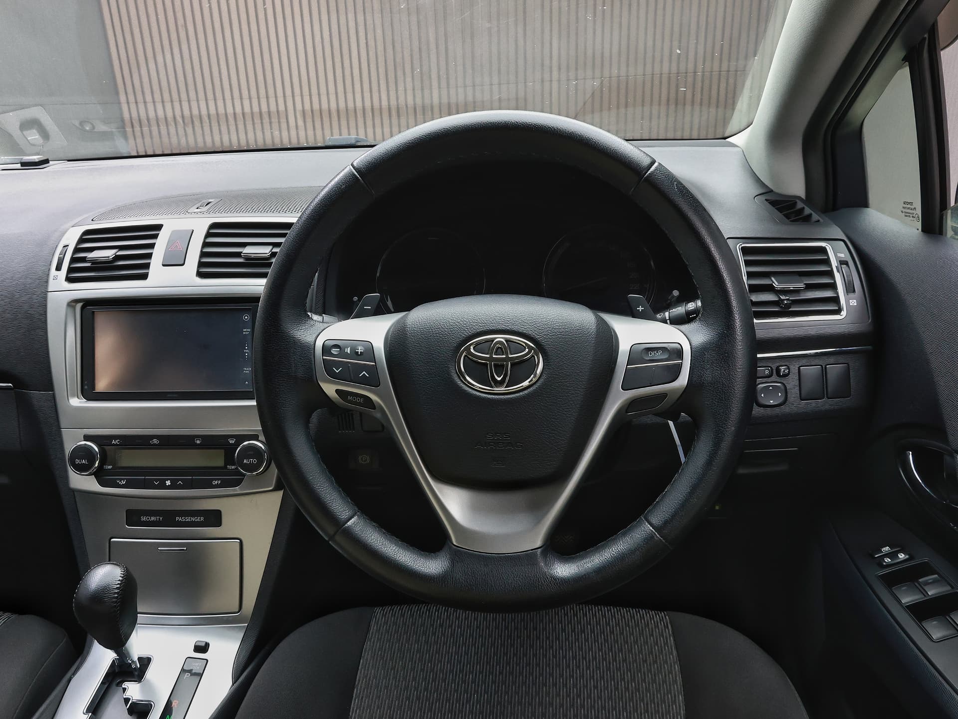 2012 Toyota Avensis Xi image-10