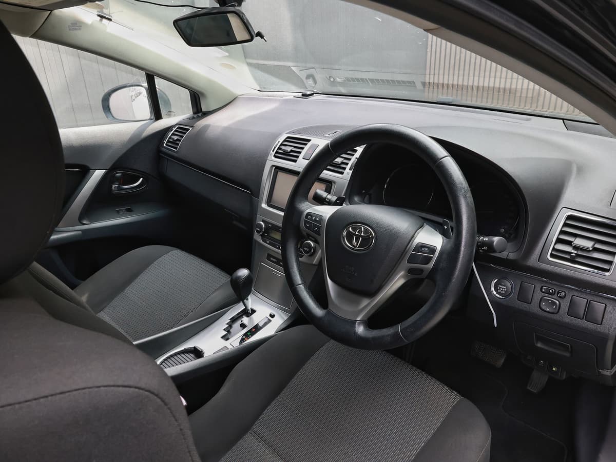 2012 Toyota Avensis Xi image-8
