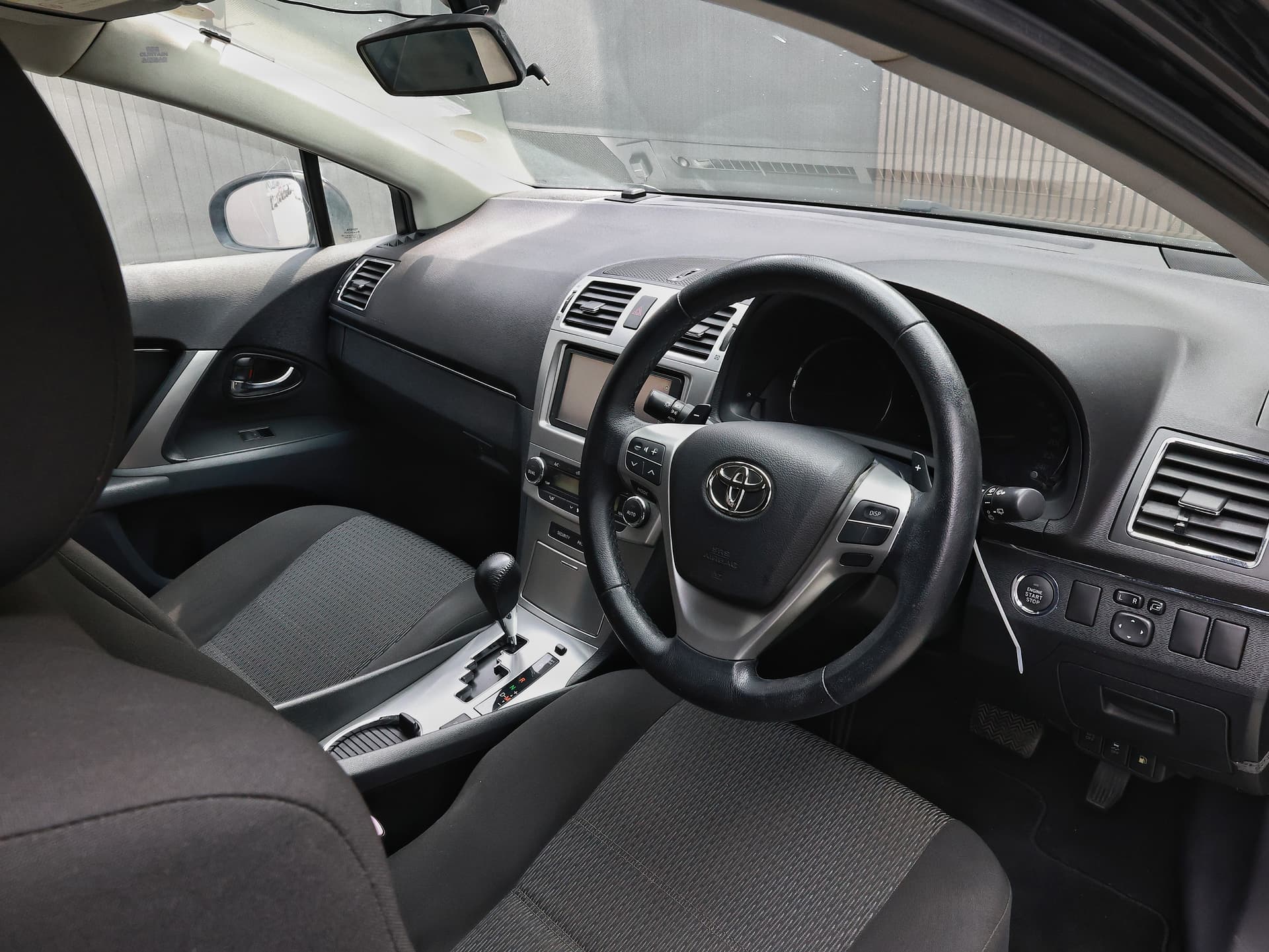 2012 Toyota Avensis Xi image-8