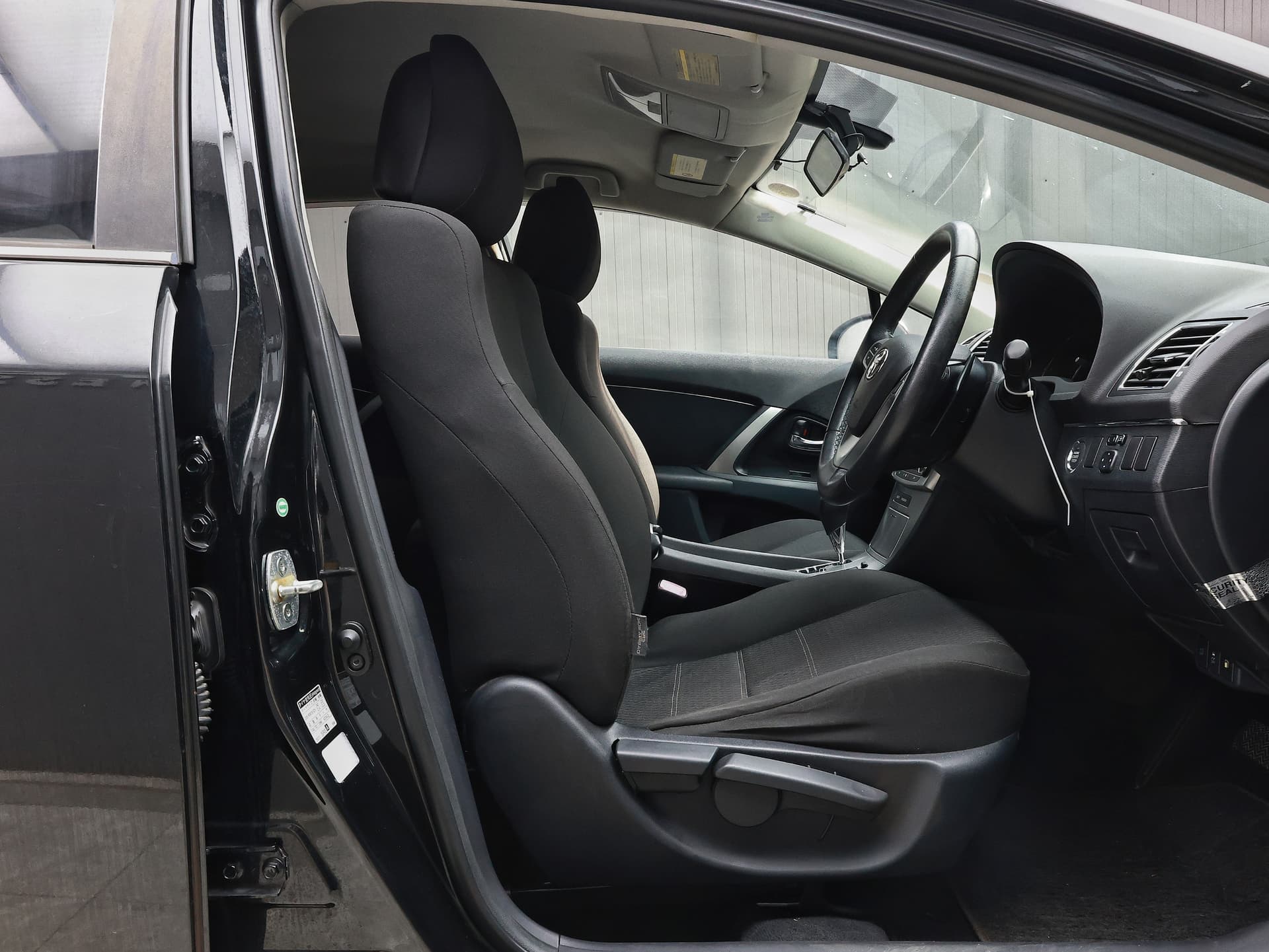 2012 Toyota Avensis Xi image-7