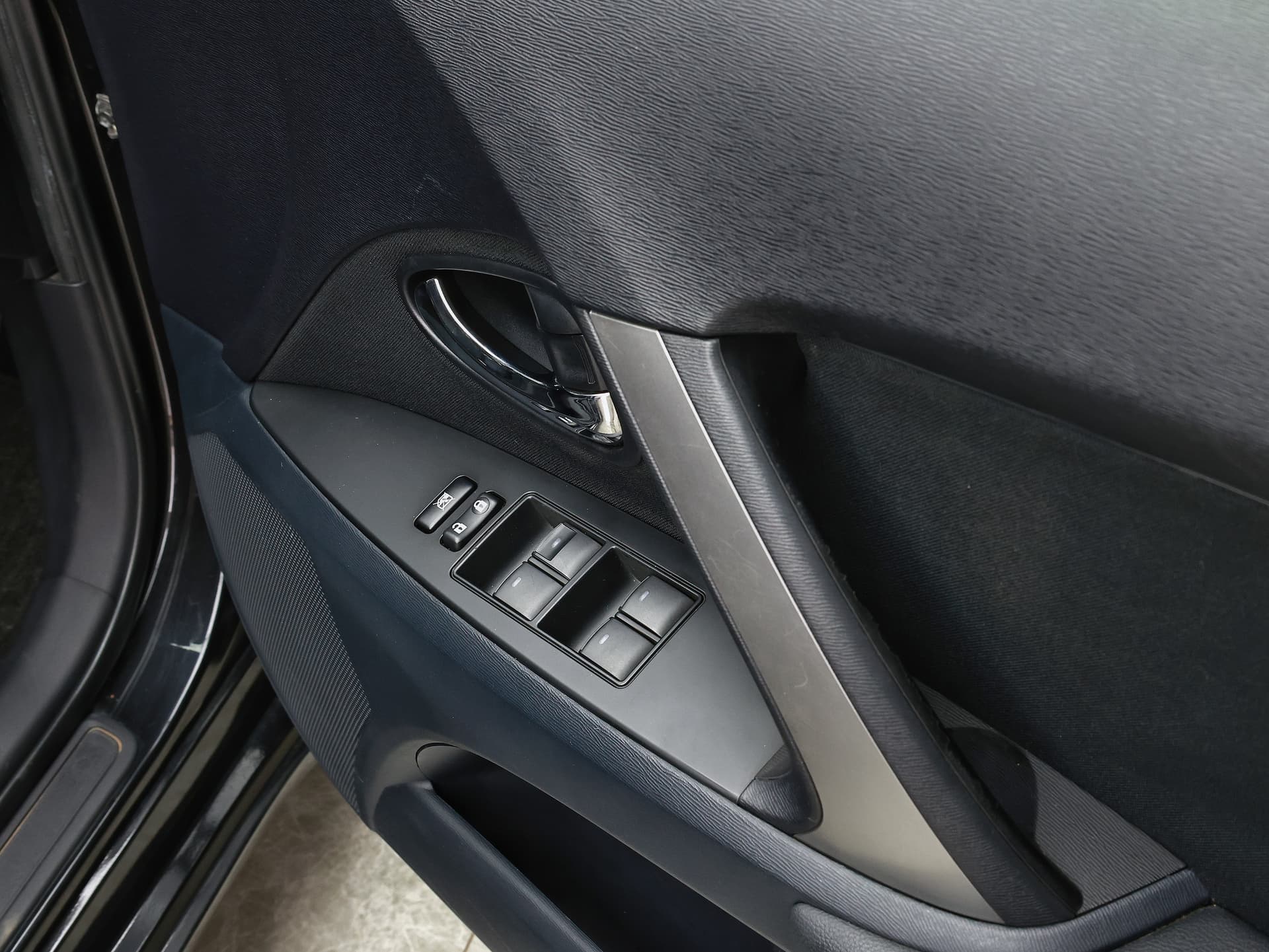 2012 Toyota Avensis Xi image-12