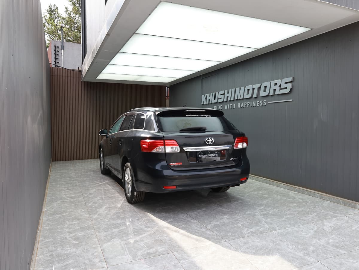 2012 Toyota Avensis Xi image-6