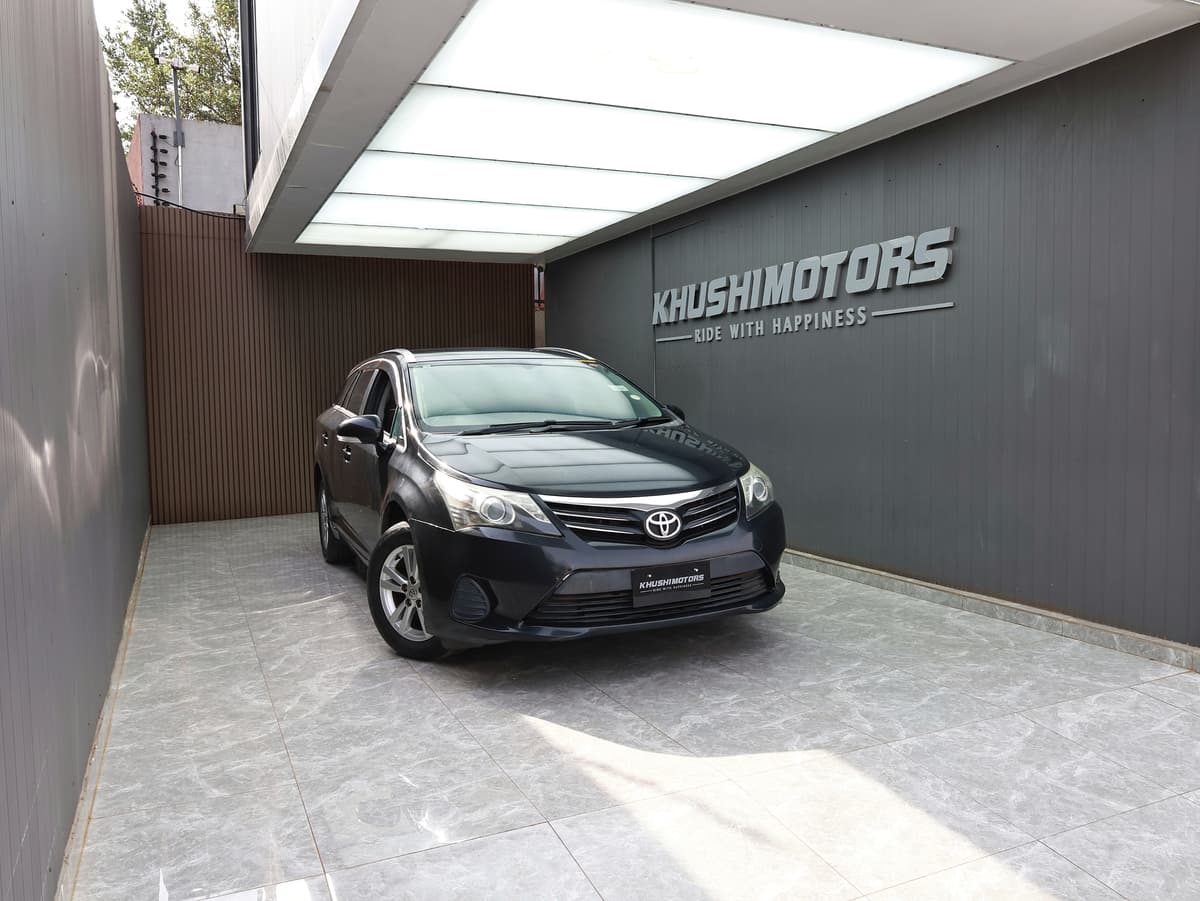 2012 Toyota Avensis Xi image-1