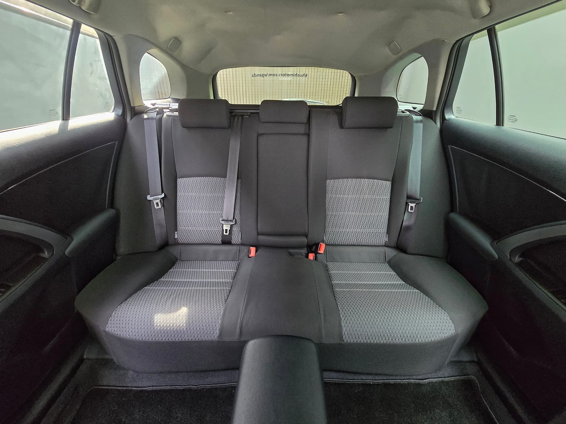 2012 Toyota Avensis Xi image-14