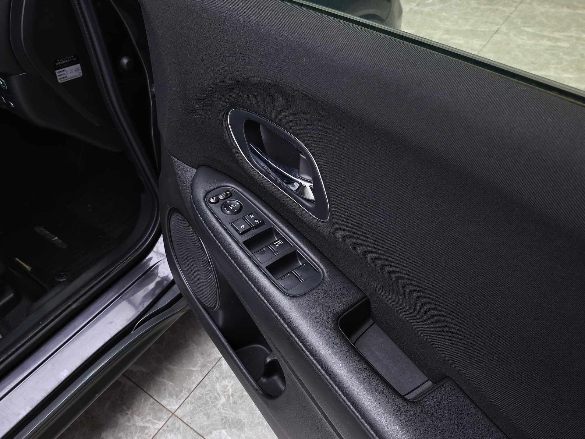 2015 Honda Vezel Hybrid image-7