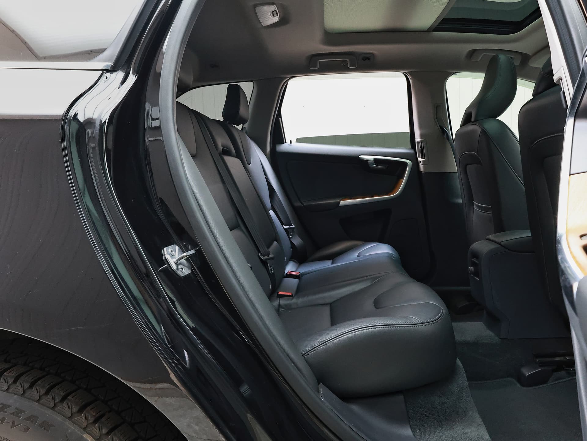 2017 Volvo XC60 T5 AWD CLASSIC image-12