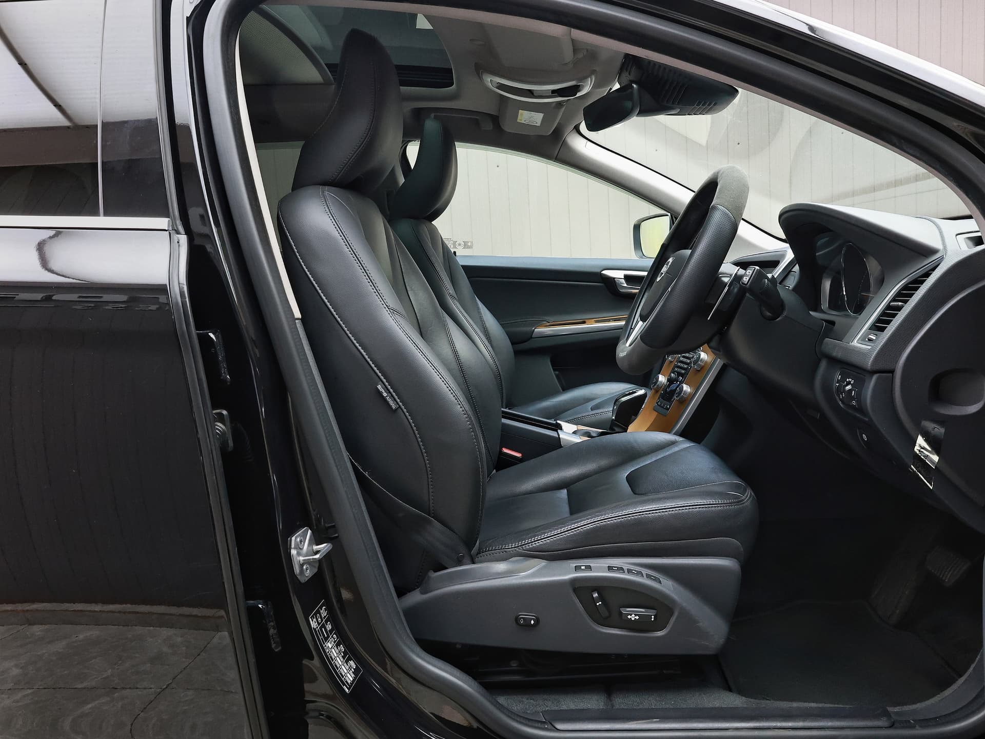 2017 Volvo XC60 T5 AWD CLASSIC image-7