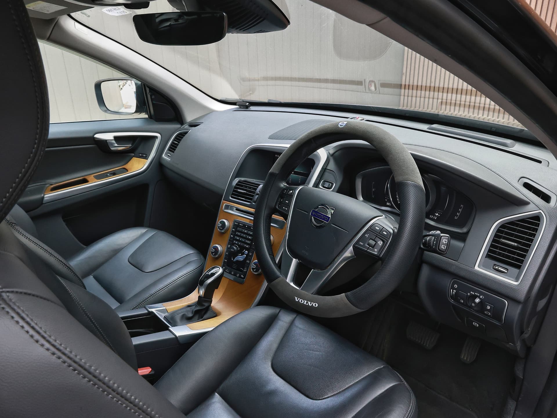 2017 Volvo XC60 T5 AWD CLASSIC image-9