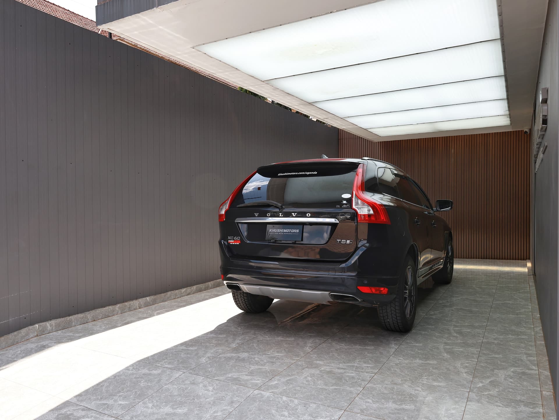2017 Volvo XC60 T5 AWD CLASSIC image-3