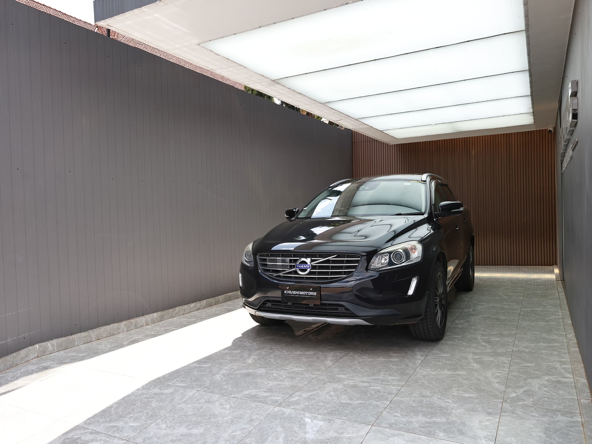 2017 Volvo XC60 T5 AWD CLASSIC image-1