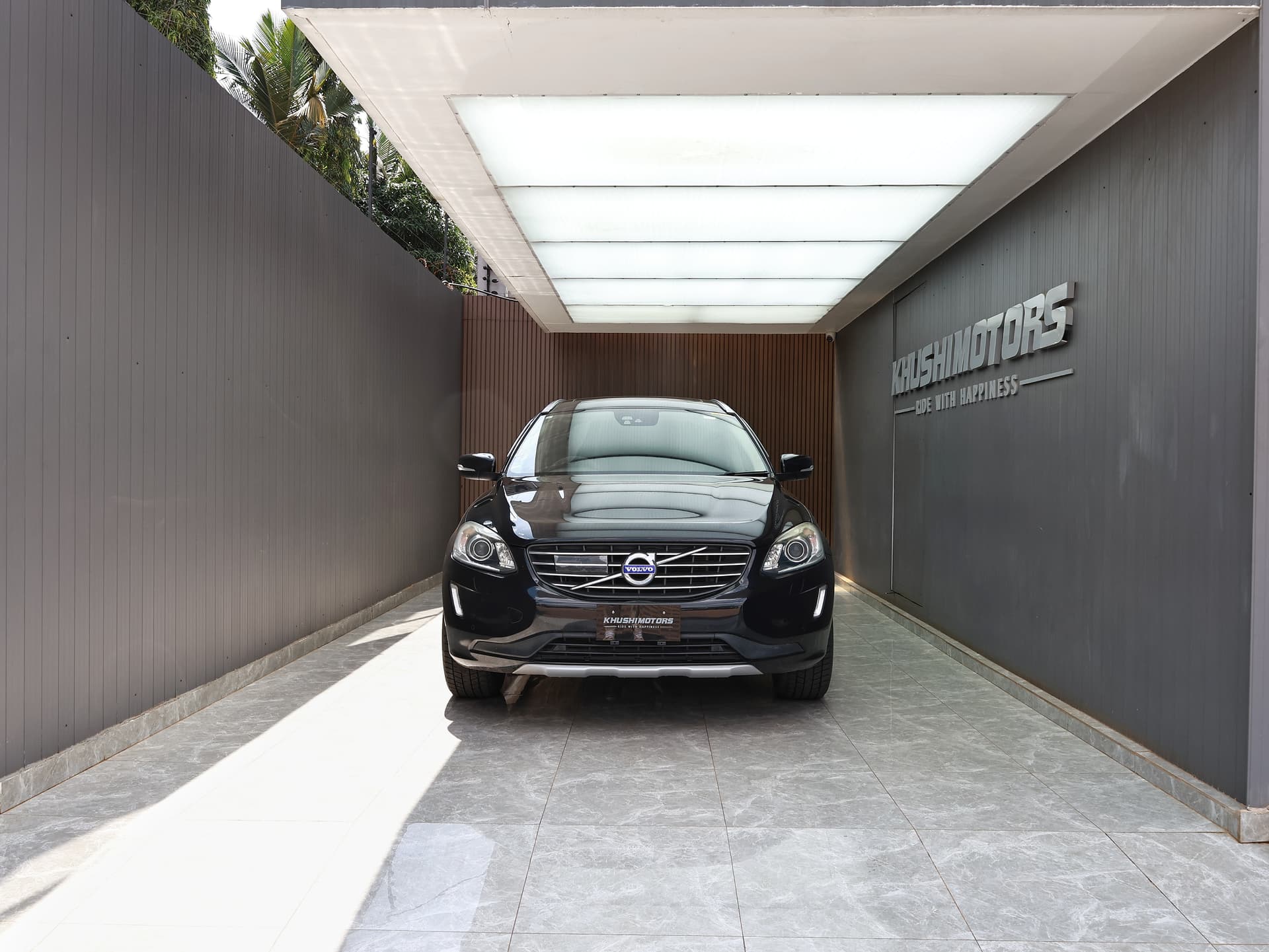 2017 Volvo XC60 T5 AWD CLASSIC image-2