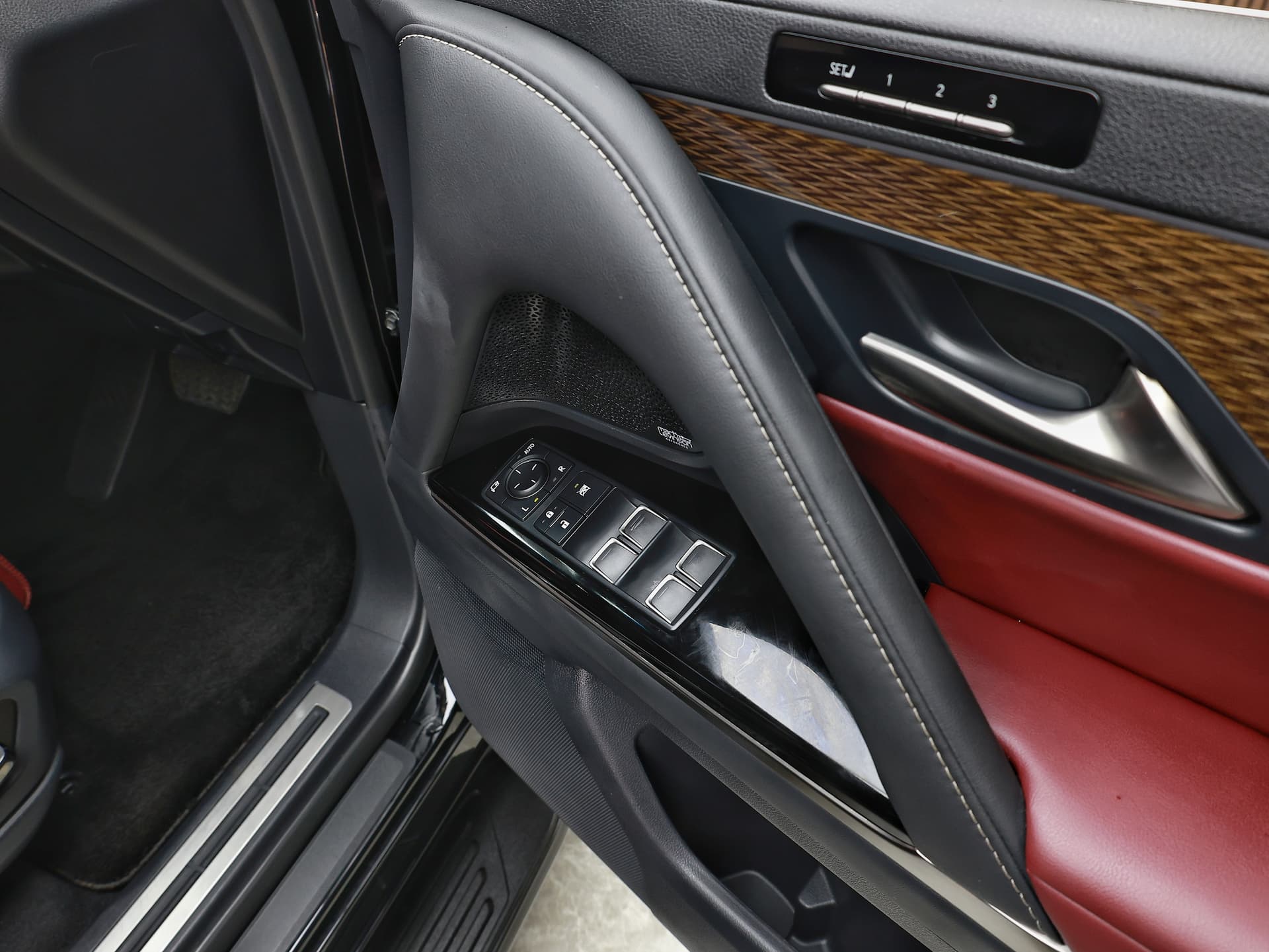 2024 Lexus Lx500d image-11