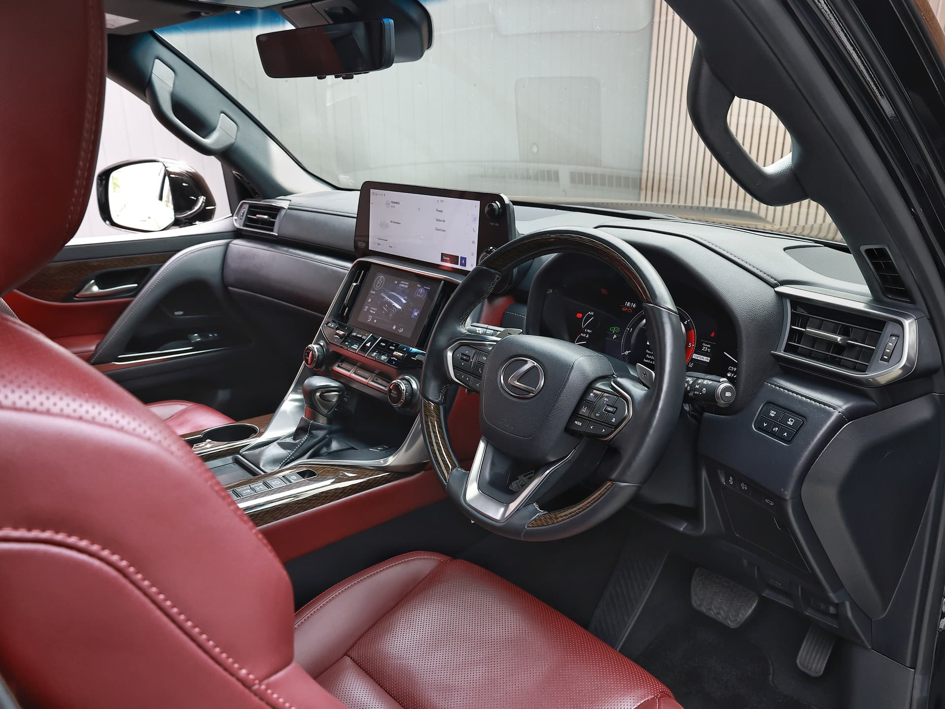 2024 Lexus Lx500d image-8
