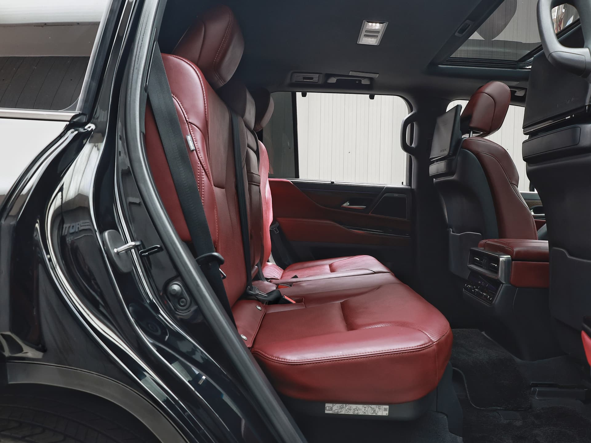 2024 Lexus Lx500d image-13