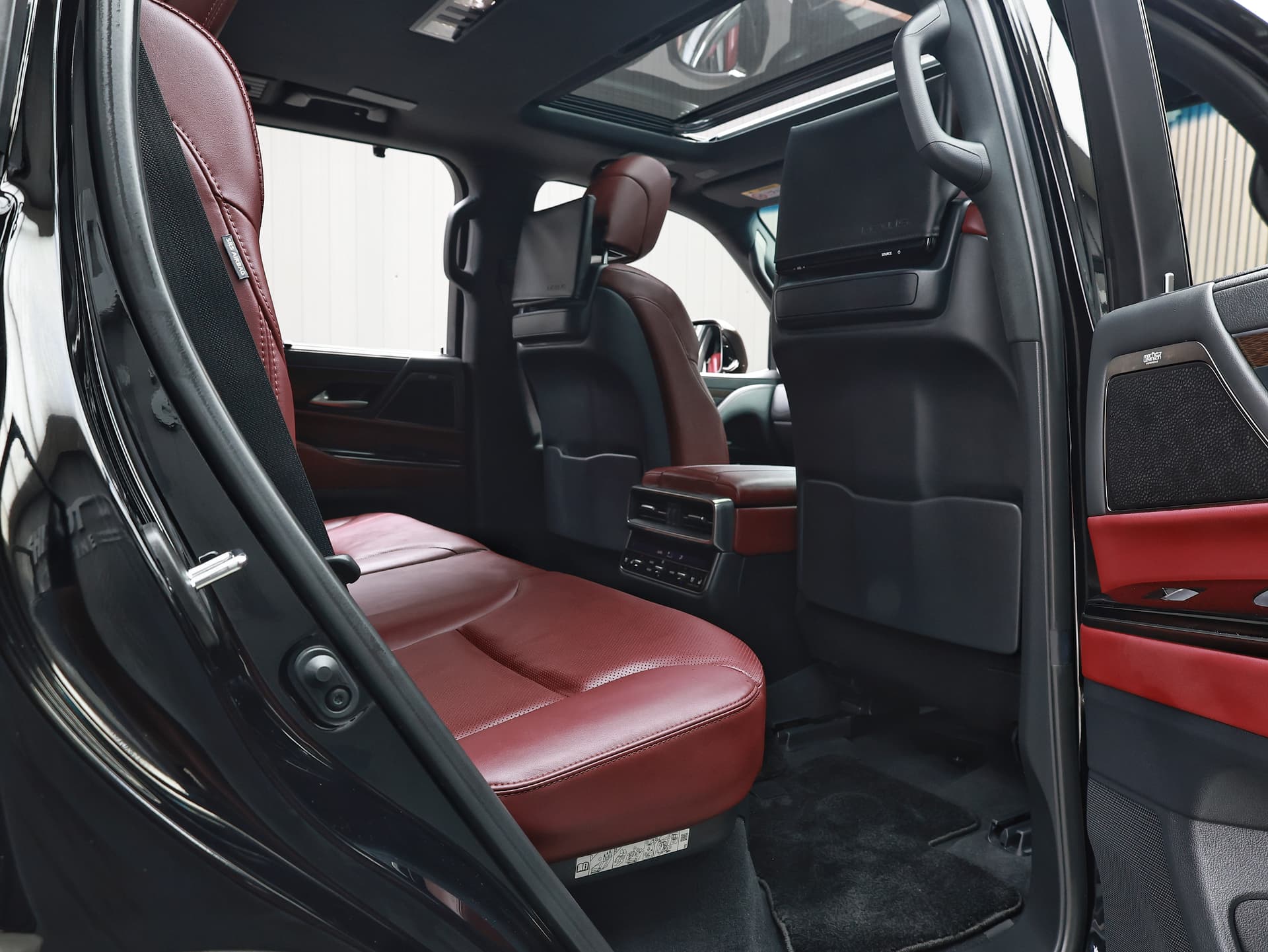 2024 Lexus Lx500d image-14