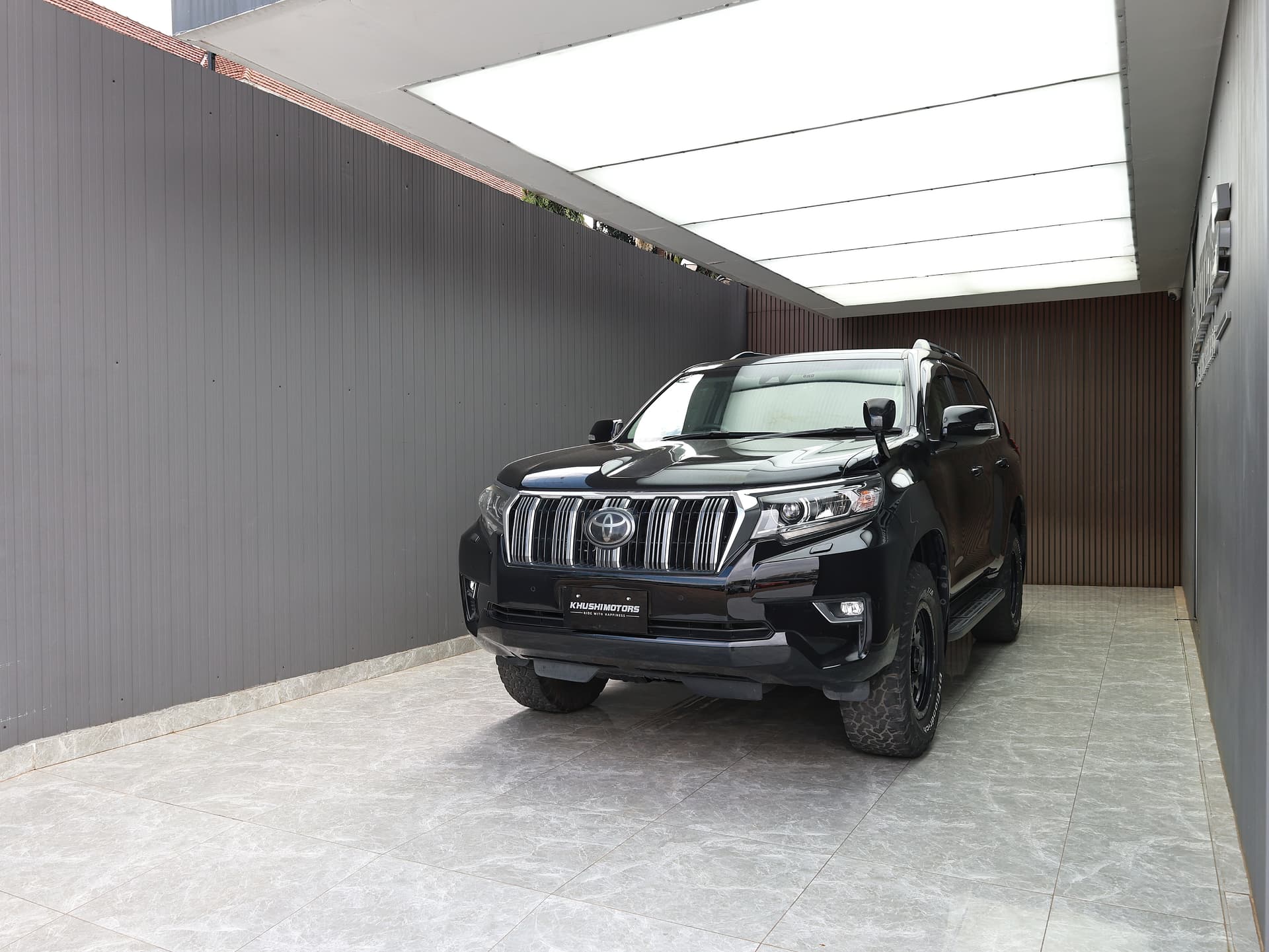 2017 Toyota Land Cruiser Prado TX image-3
