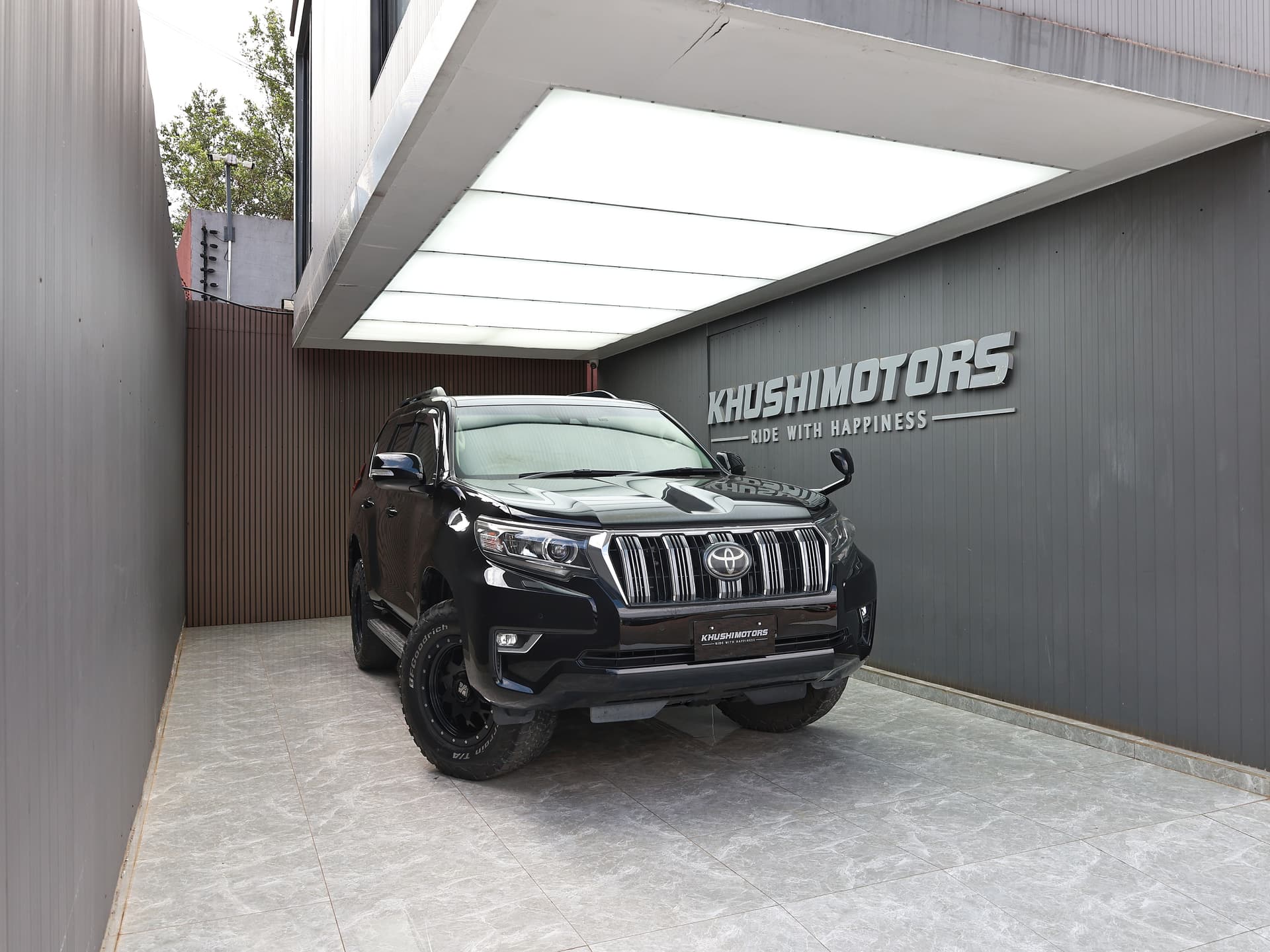 2017 Toyota Land Cruiser Prado TX image-1