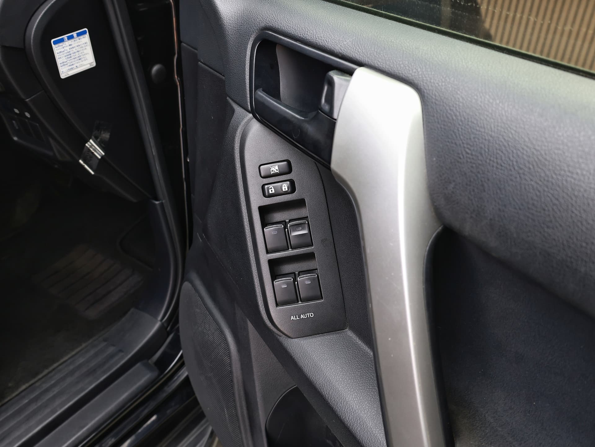 2017 Toyota Land Cruiser Prado TX image-13