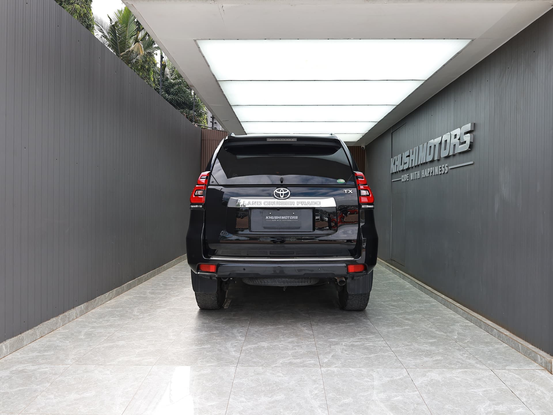 2017 Toyota Land Cruiser Prado TX image-5