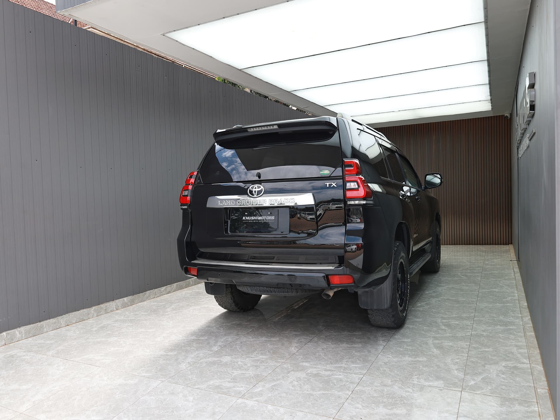 2017 Toyota Land Cruiser Prado TX image-4