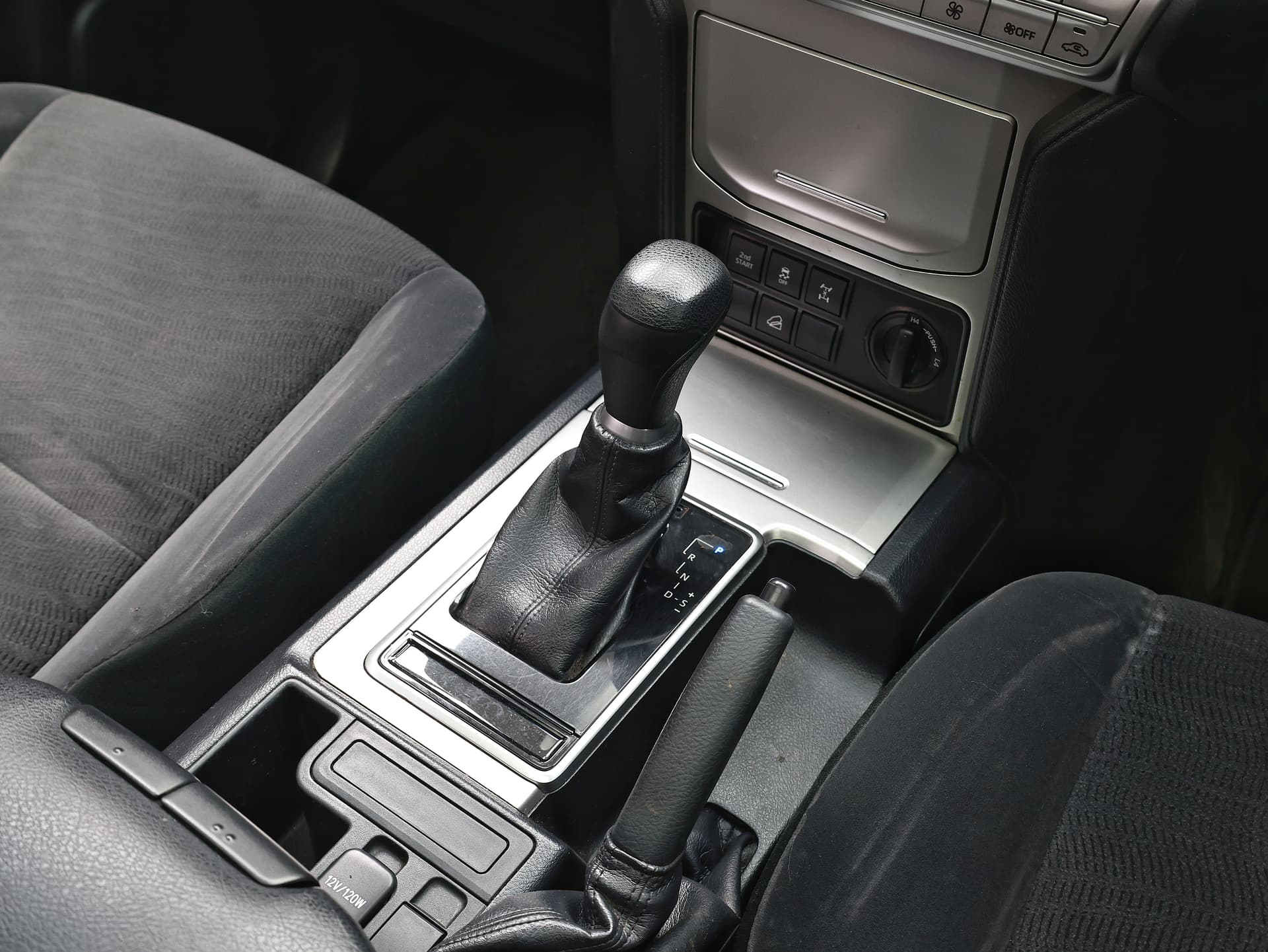 2017 Toyota Land Cruiser Prado TX image-10