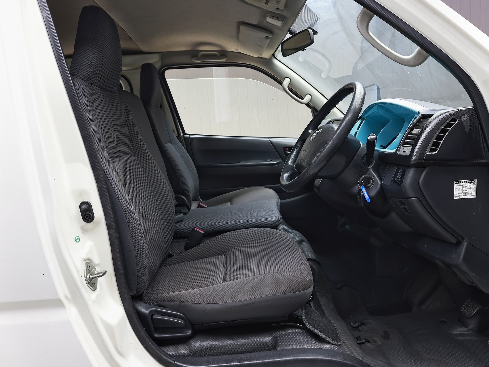 2012 Toyota Regius Van Long DX image-7