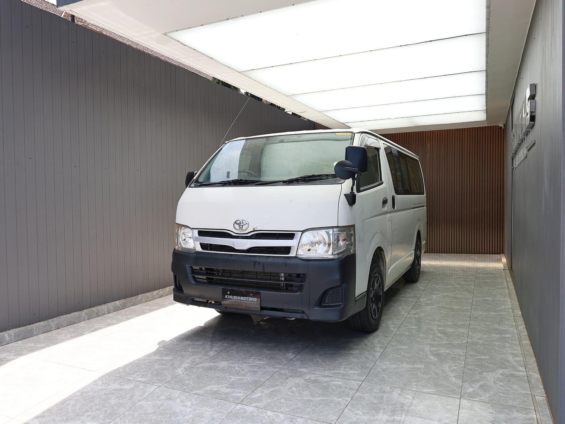2012 Toyota Regius Van Long DX image-3