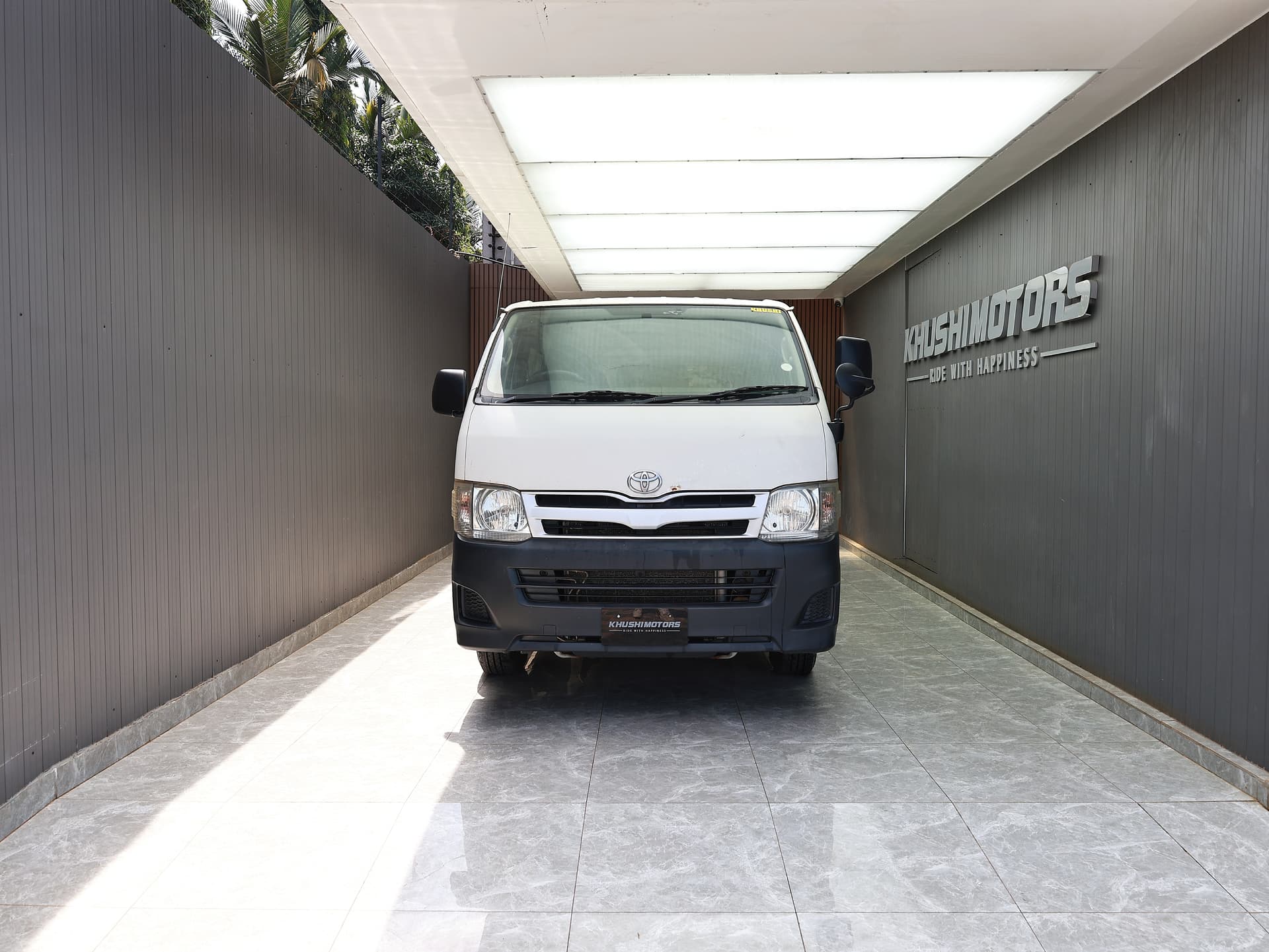 2012 Toyota Regius Van Long DX image-2