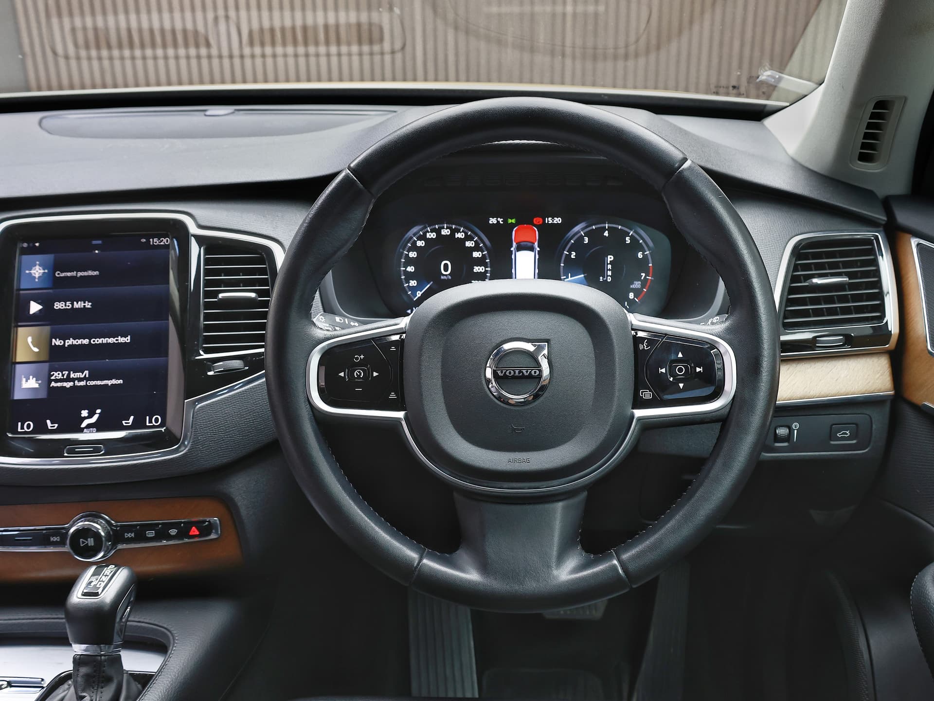 2017 Volvo XC90 T5 AWD MOMENTUM image-10