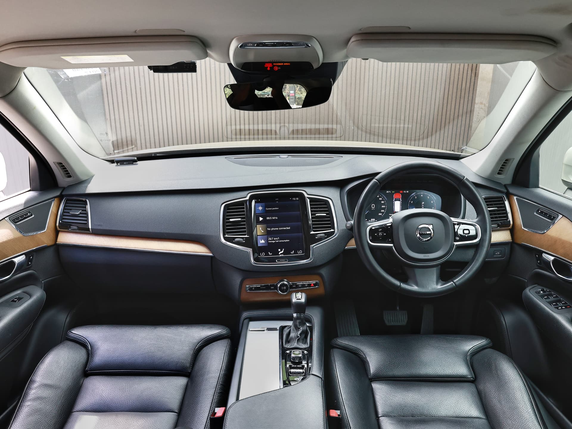 2017 Volvo XC90 T5 AWD MOMENTUM image-8