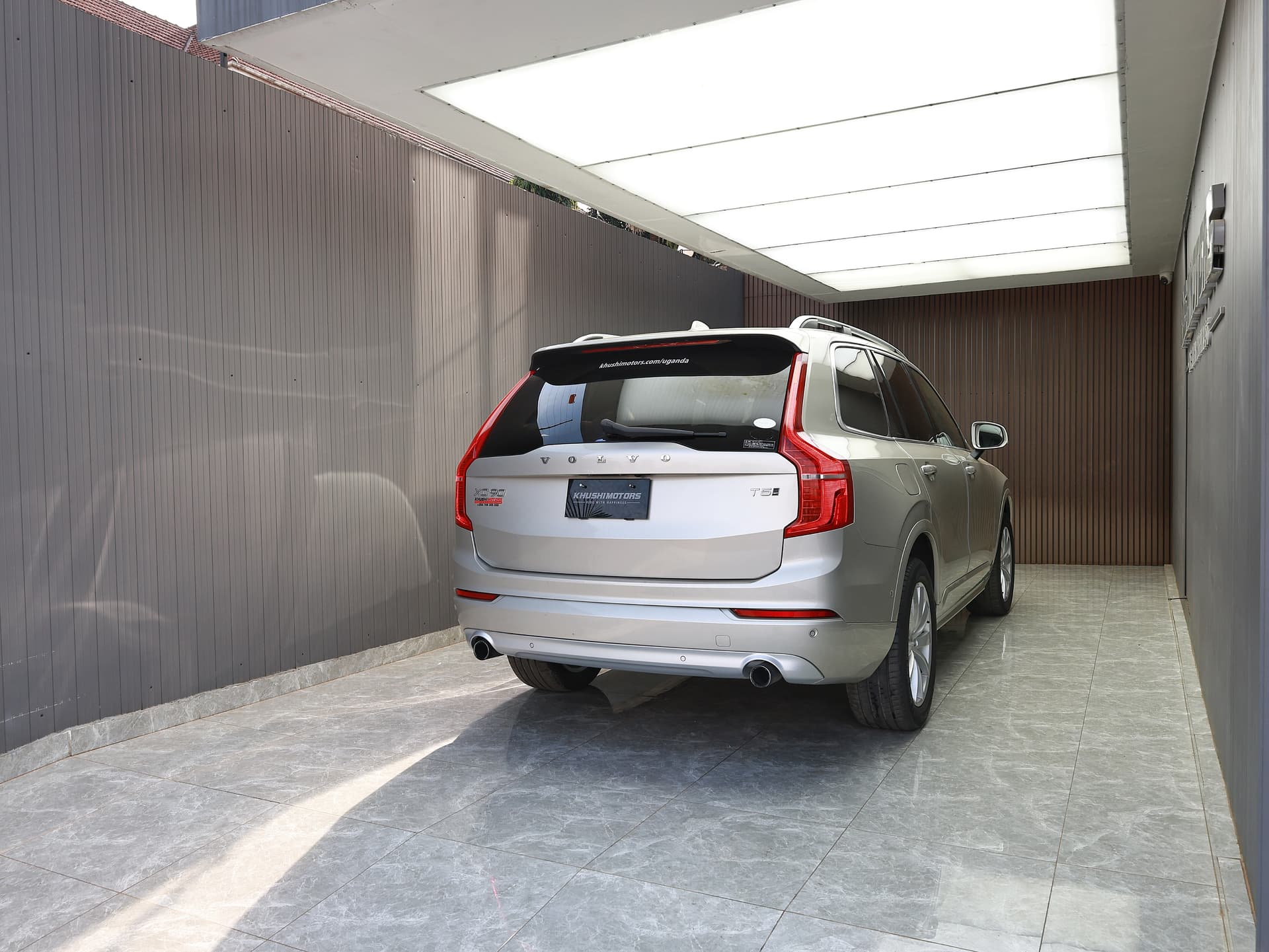 2017 Volvo XC90 T5 AWD MOMENTUM image-6