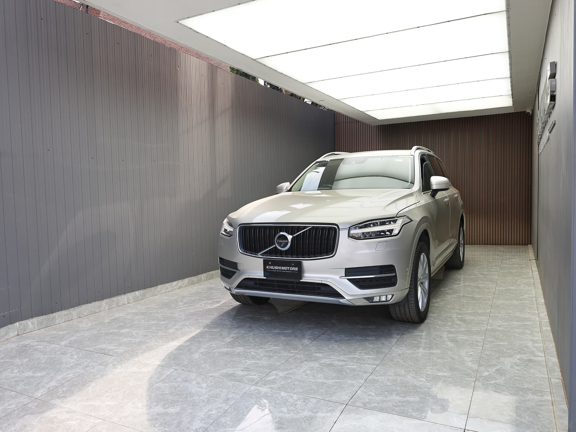 2017 Volvo XC90 T5 AWD MOMENTUM image-3