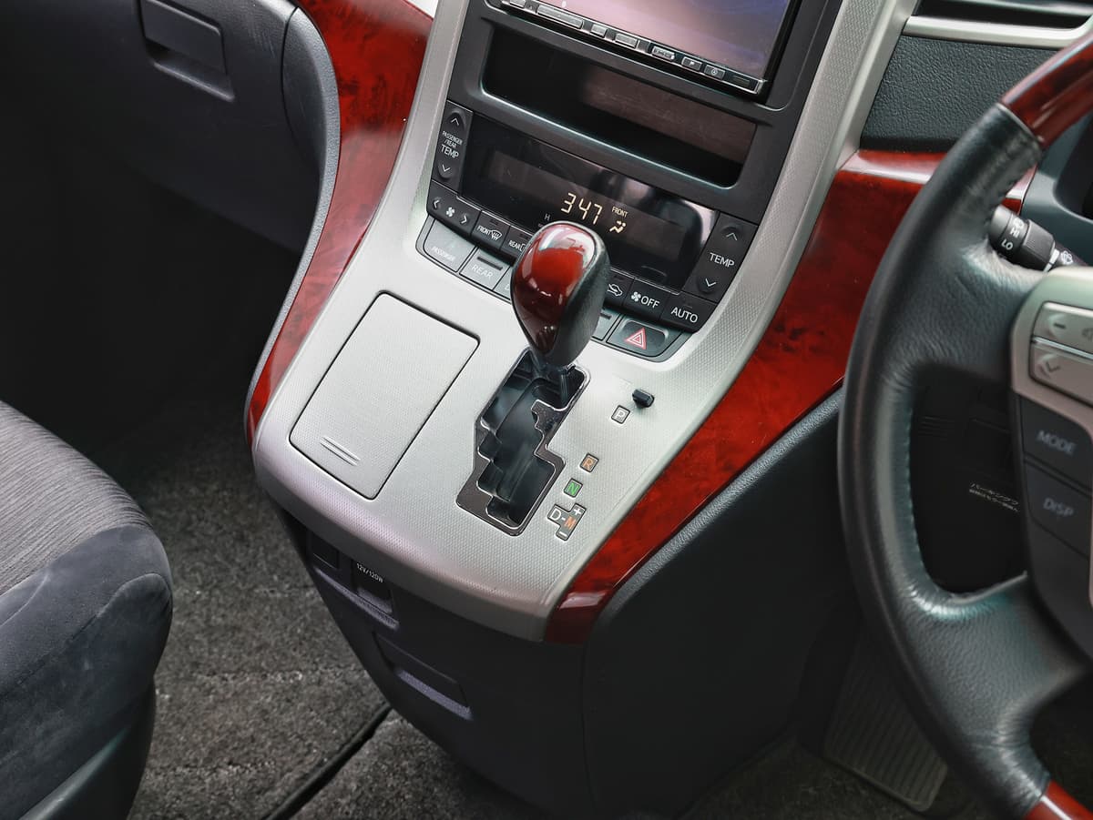 2010 Toyota Alphard 240S image-10