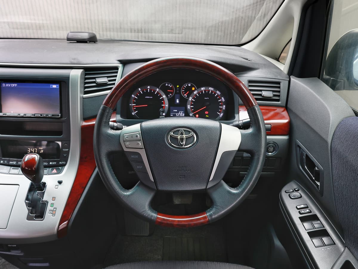 2010 Toyota Alphard 240S image-7