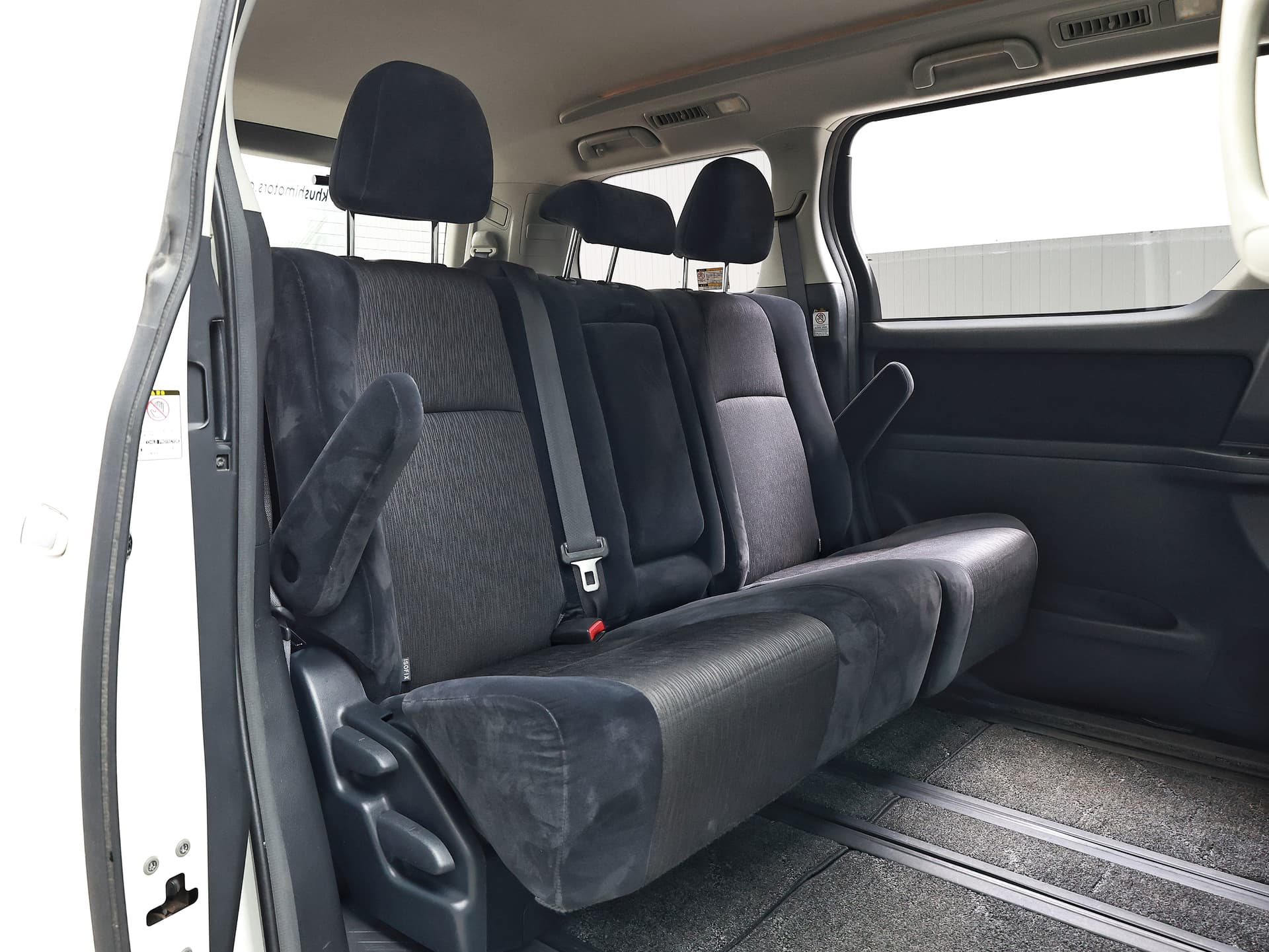 2010 Toyota Alphard 240S image-12