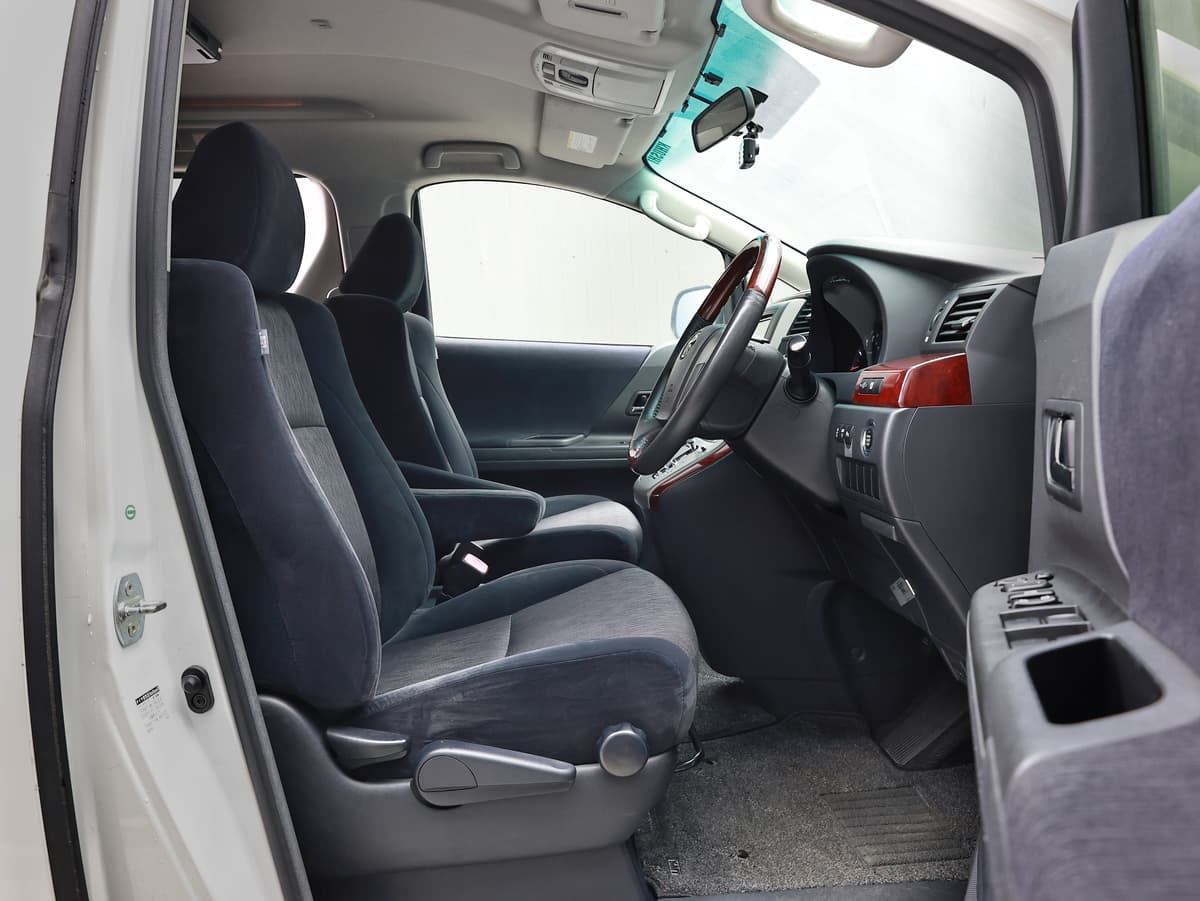 2010 Toyota Alphard 240S image-6