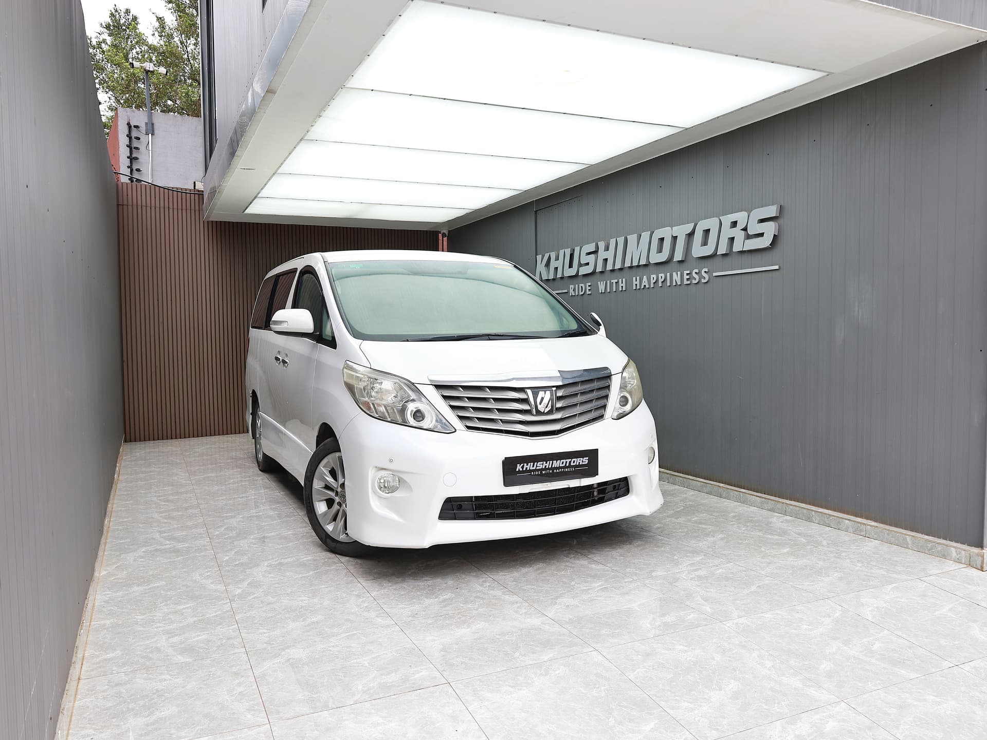 2010 Toyota Alphard 240S image-1