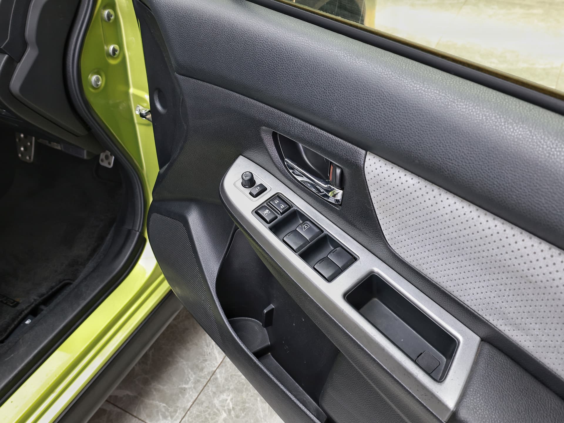 2013 Subaru ImprezaXV L Eyesight image-11