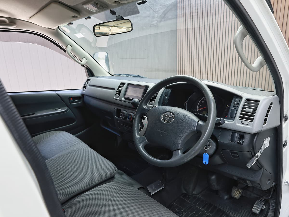 2013 Toyota Hiace Long DX image-10