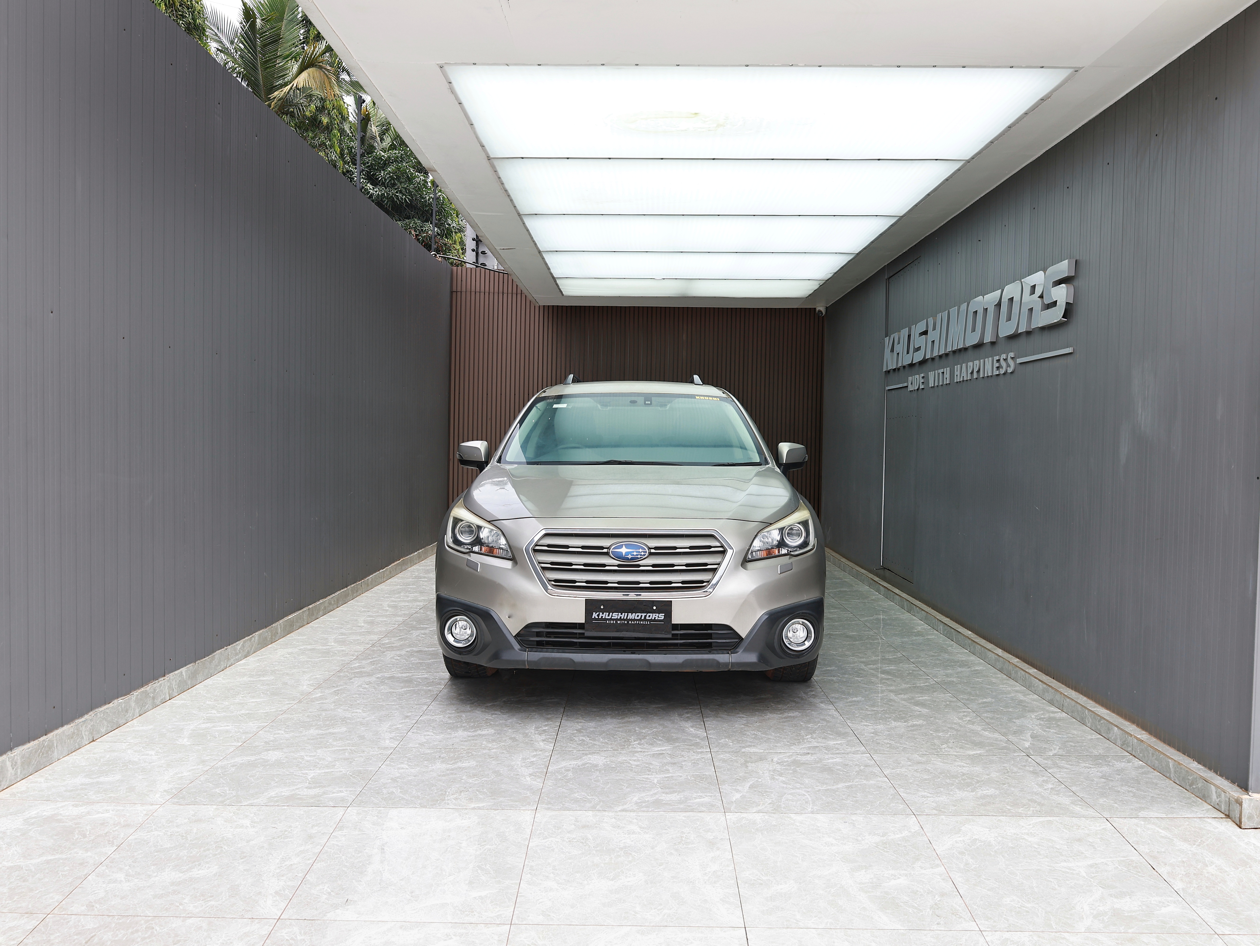 2015 Subaru Outback Base Grade image-2