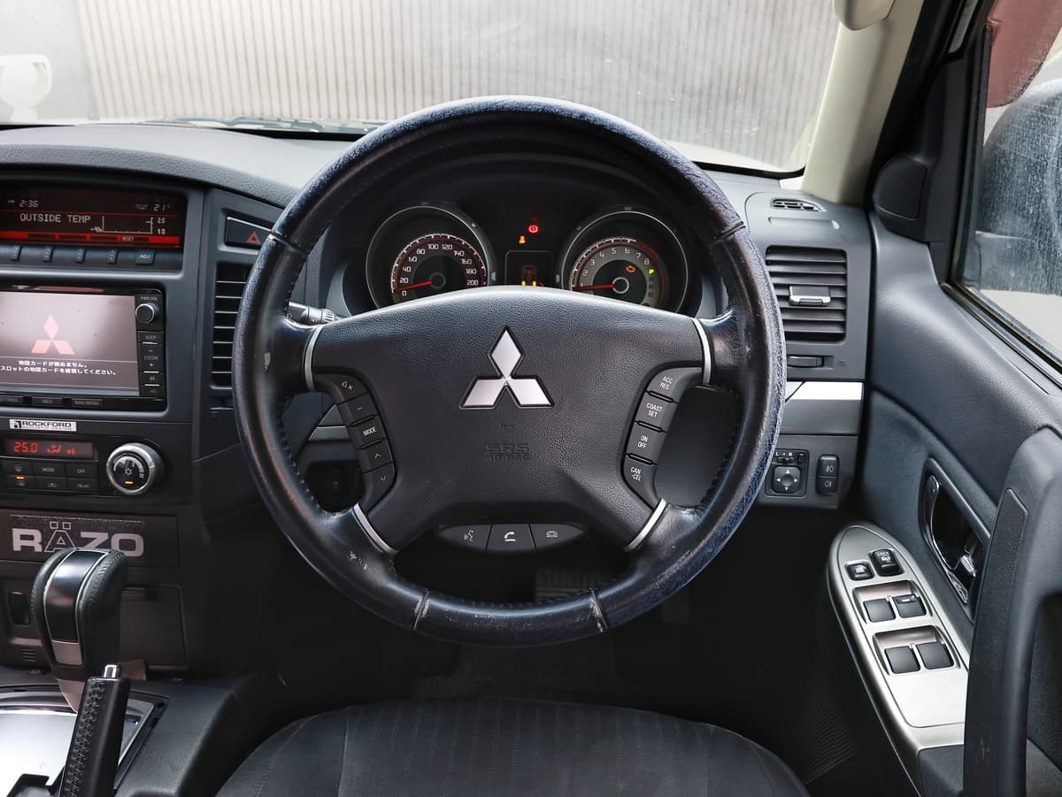 2012 Mitsubishi Pajero Exceed image-9